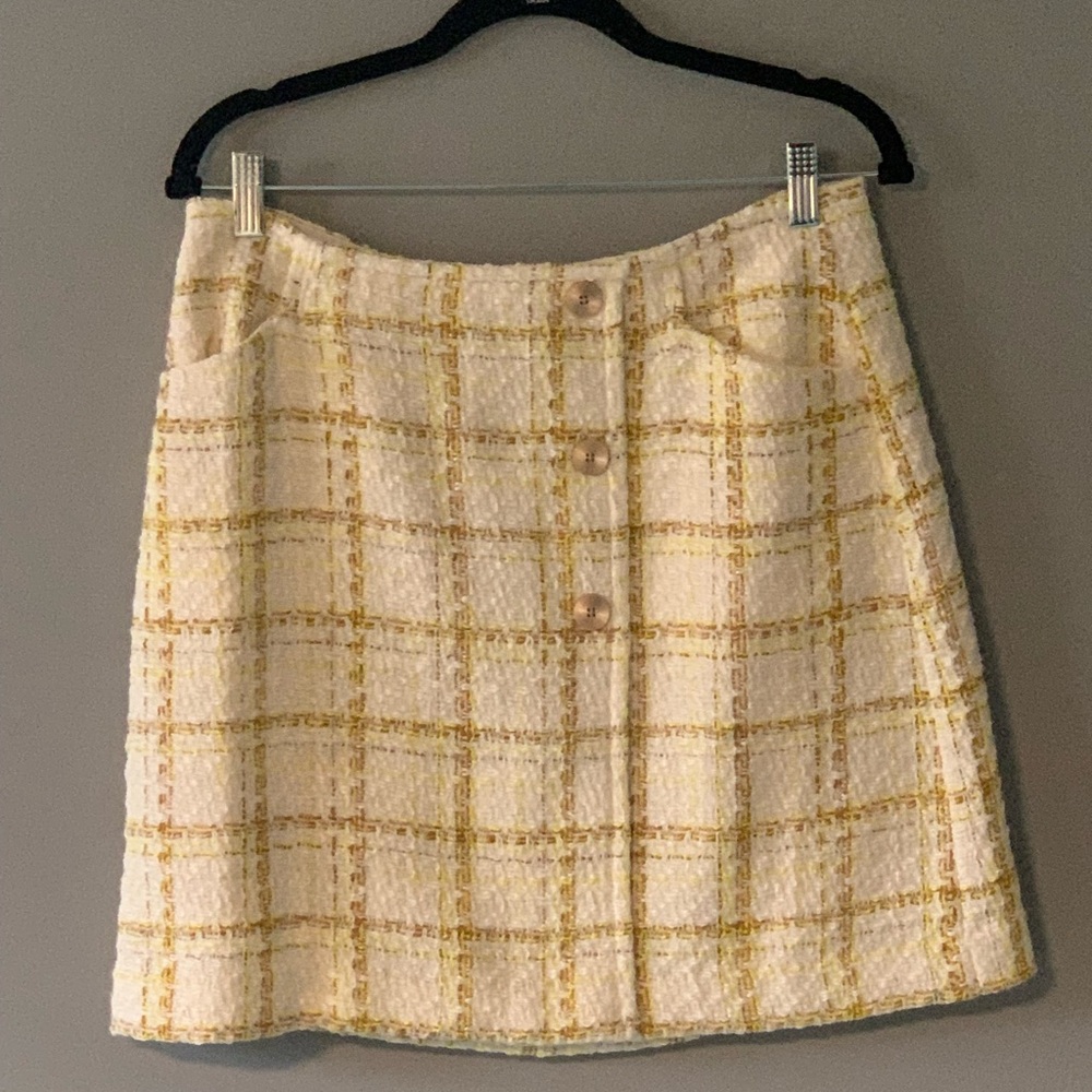 Cabi ‘Coco’ Cream and Gold Plaid Skirt. Matches Coco jacket. Lined. Size 8.